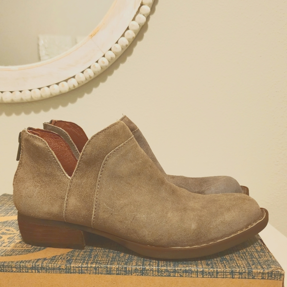 Born Benna Leather Bootie in Taupe